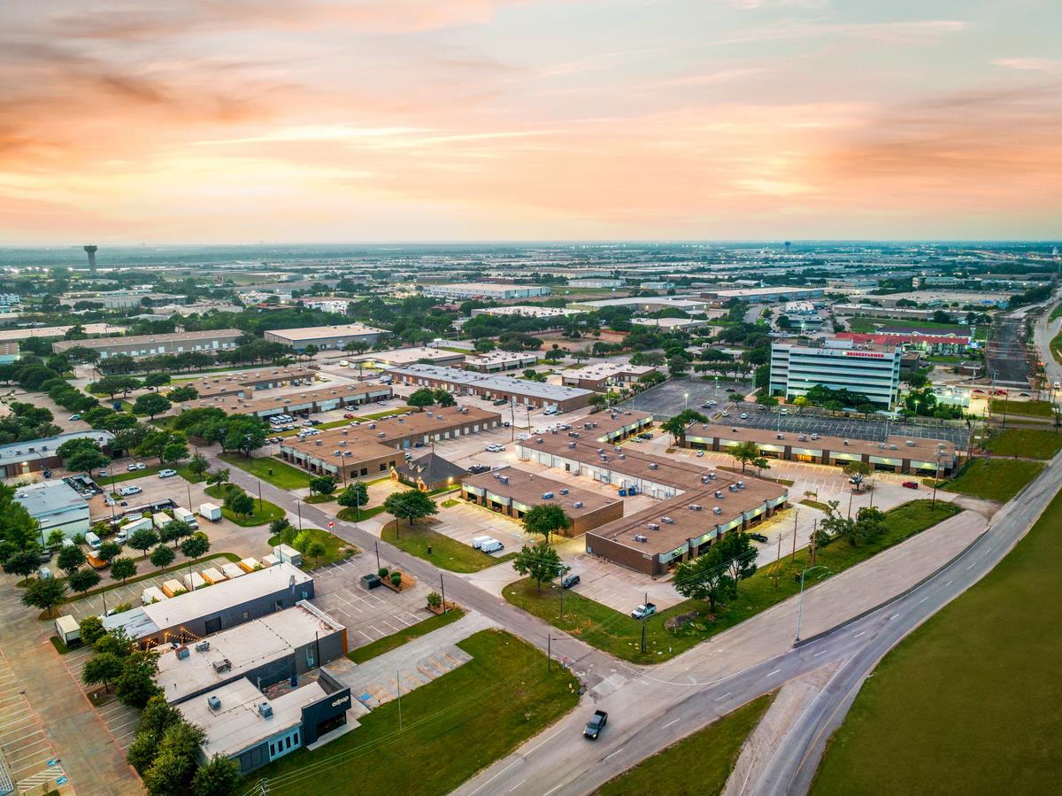 6,377 SF Flex Space in Farmers Branch, TX Photo
